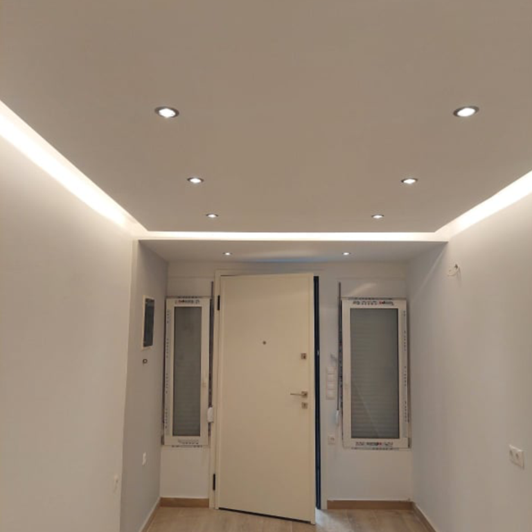 Ανακαίνιση σπιτιού, εγκατάσταση φωτισμού και κουφωμάτων