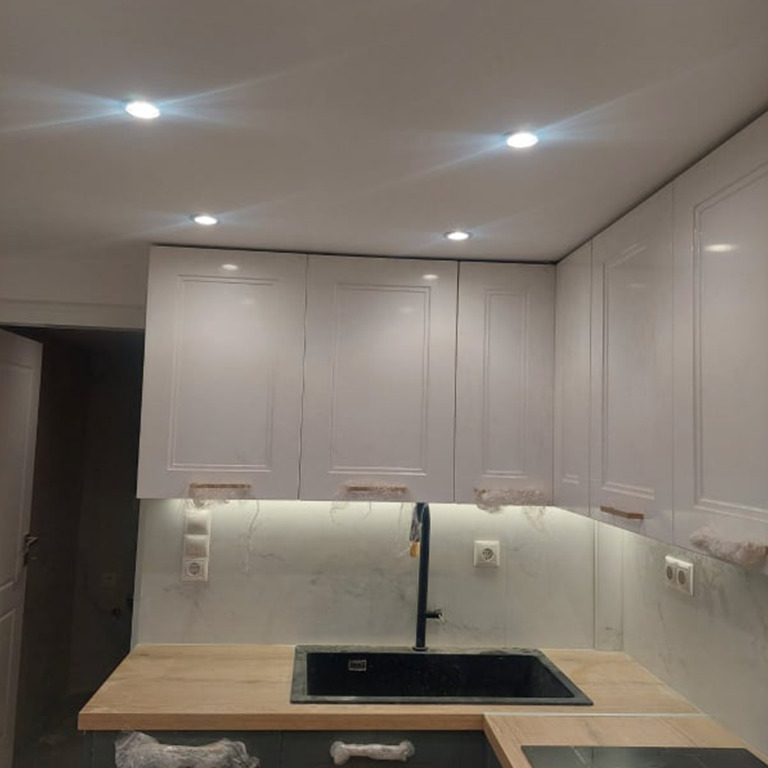 Ανακαίνιση κουζίνας και εγκατάσταση φωτισμού