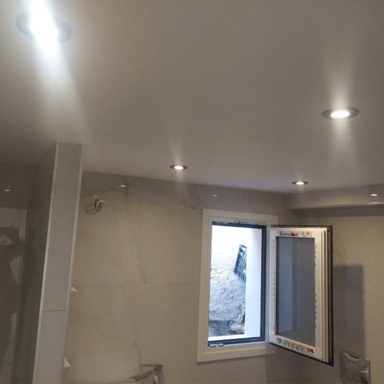 Ανακαίνιση μπάνιου και νέα κουφώματα